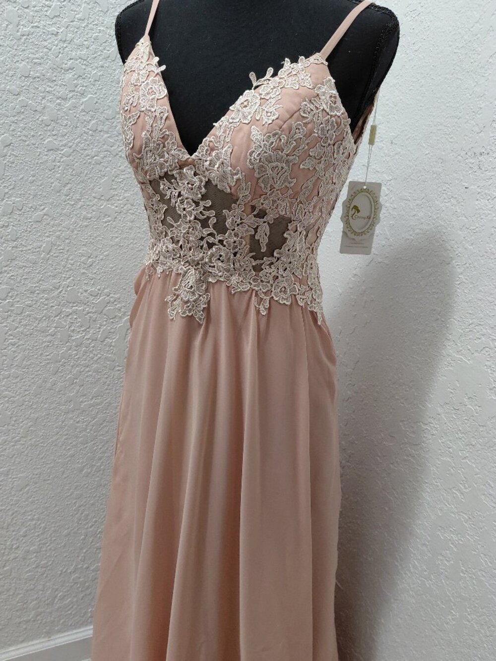 Chong Xiao Lace Bodice Plunge V-Neck Chiffon Formal Evening Gown Peach Size S